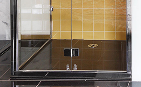Semi-Frameless Hawthorn Bi-Fold Screens